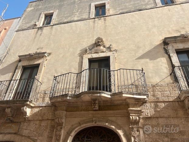 Palazzo storico del 1700 con ampio girdino