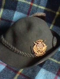 2 Copricapo militari vintage: Alpini e Aviazione