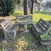 Tavolo rotondo + 3 panchine in cemento armato