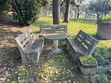 Tavolo rotondo + 3 panchine in cemento armato