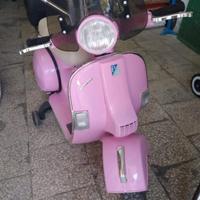 vespa elettrica rosa 