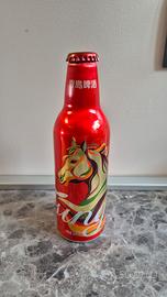 Bottiglia di birra Tsingtao anno del Cavallo