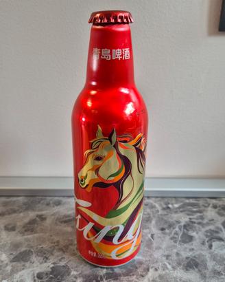 Bottiglia di birra Tsingtao anno del Cavallo