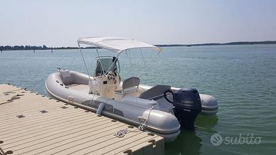 Gommone a motore Capelli 570