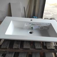 lavabo mai usato appena scheggiato 