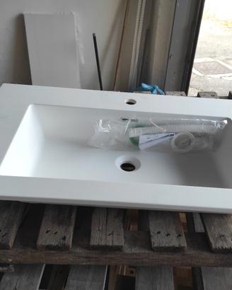 lavabo mai usato appena scheggiato 