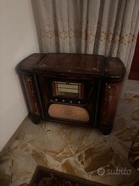 Radio d’epoca NOVA con mobile in legno – Vintage