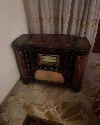 Radio d’epoca NOVA con mobile in legno – Vintage
