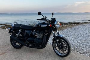 Triumph bonneville 2015