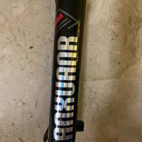 Forcella ammortizzata ad aria per ruota da 26"