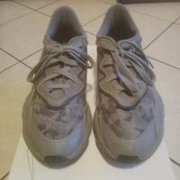 Scarpe Adidas grigie 43 e un terzo