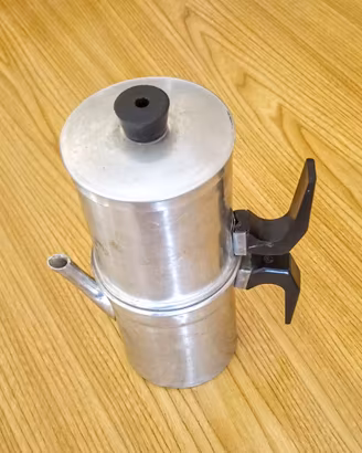 Antica caffettiera a infusione
