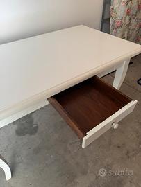 TAVOLO LEGNO CON 4 SEDIE