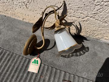 Lampada Applique daparete in ferro battuto e vetro