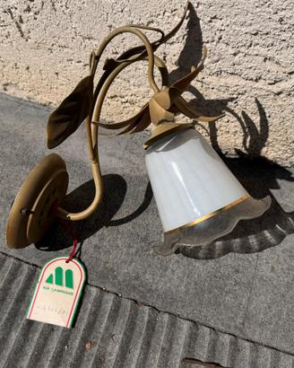 Lampada Applique daparete in ferro battuto e vetro