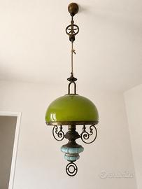 Lampadario in ottone con vetro verde e ceramica