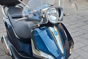 liberty piaggio 50. colore blu
