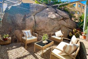 Giardino e terrazza in centro, casa indipendente