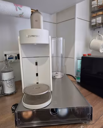 nespresso vertuo up Bianca  come nuova+160 caffè