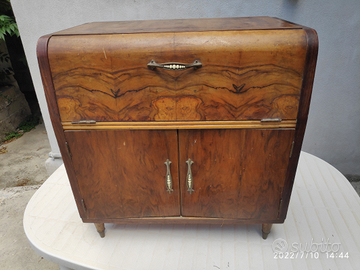 Mobile vintage con giradischi a scomparsa