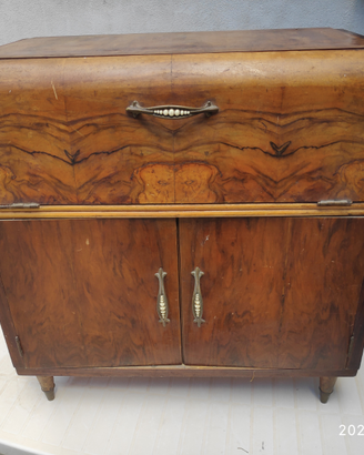 Mobile vintage con giradischi a scomparsa