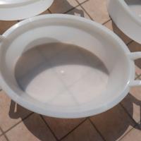 Catini ovali bianchi con manici