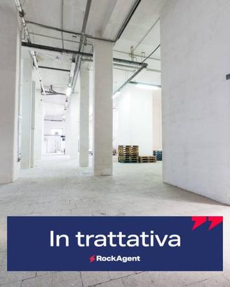 ACIREALE - AMPIO LOCALE USO MAGAZZINO CON ZONA UFF