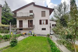 Appartamento di 300 m² con 5 locali e box auto a U