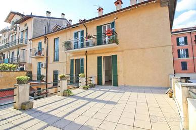 Appartamento di 196 m² con più di 5 locali a Lecco