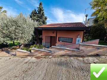 Villetta Arredata Con Veranda e Giardino Gallina