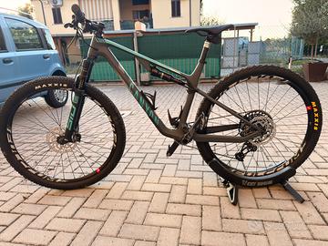 Canyon Lux Trail CF 8 Taglia M carbon eletttronico