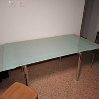 Tavolo in cristallo allungabile