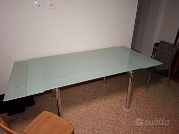Tavolo in cristallo allungabile