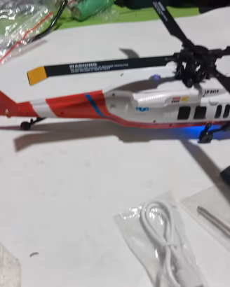 elicottero RC Flyng  F 05 + 2 battefie