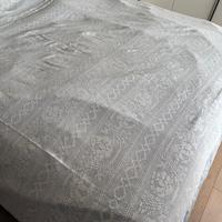 Copriletto matrimoniale all'uncinetto a mano