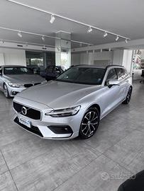 VOLVO V60 B4 (d) automatico Essential