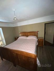 2 letti legno massello e 2 comodini