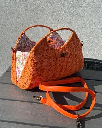 Borsa a mano in paglia, arancione.