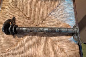 TT 600 59x  Perno ruota posteriore 