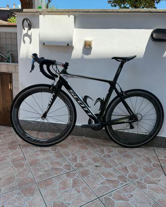 Bici da corsa in carbonio scott