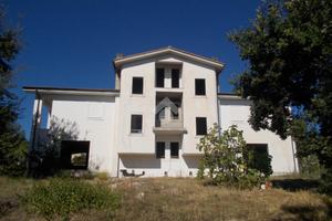 BIFAMILIARE A CASTROLIBERO