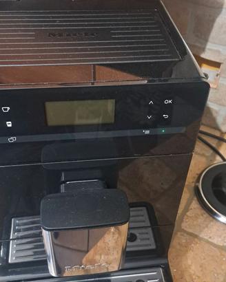 Macchina del caffè e cappuccino Miele