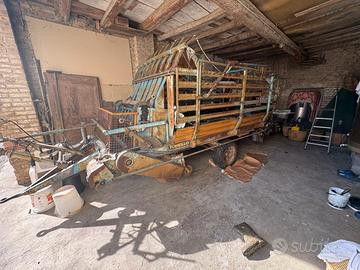 Rimorchio carica fieno