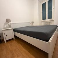 Letto matrimoniale in legno bianco