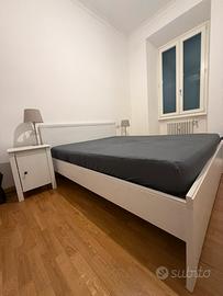 Letto matrimoniale in legno bianco