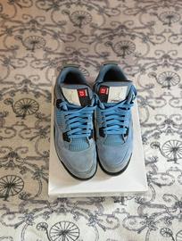 Air Jordan 4 Retro University Blue - Suede Azzurro