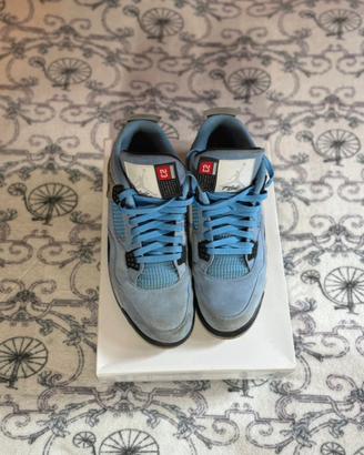 Air Jordan 4 Retro University Blue - Suede Azzurro