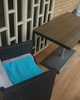 Tavolo con poltrone