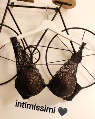 Reggiseno in pizzo nero scollato a V