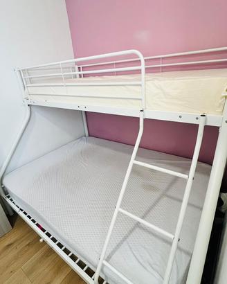 Letto a castello sfalsato( 1 p mezza + 1 singolo )